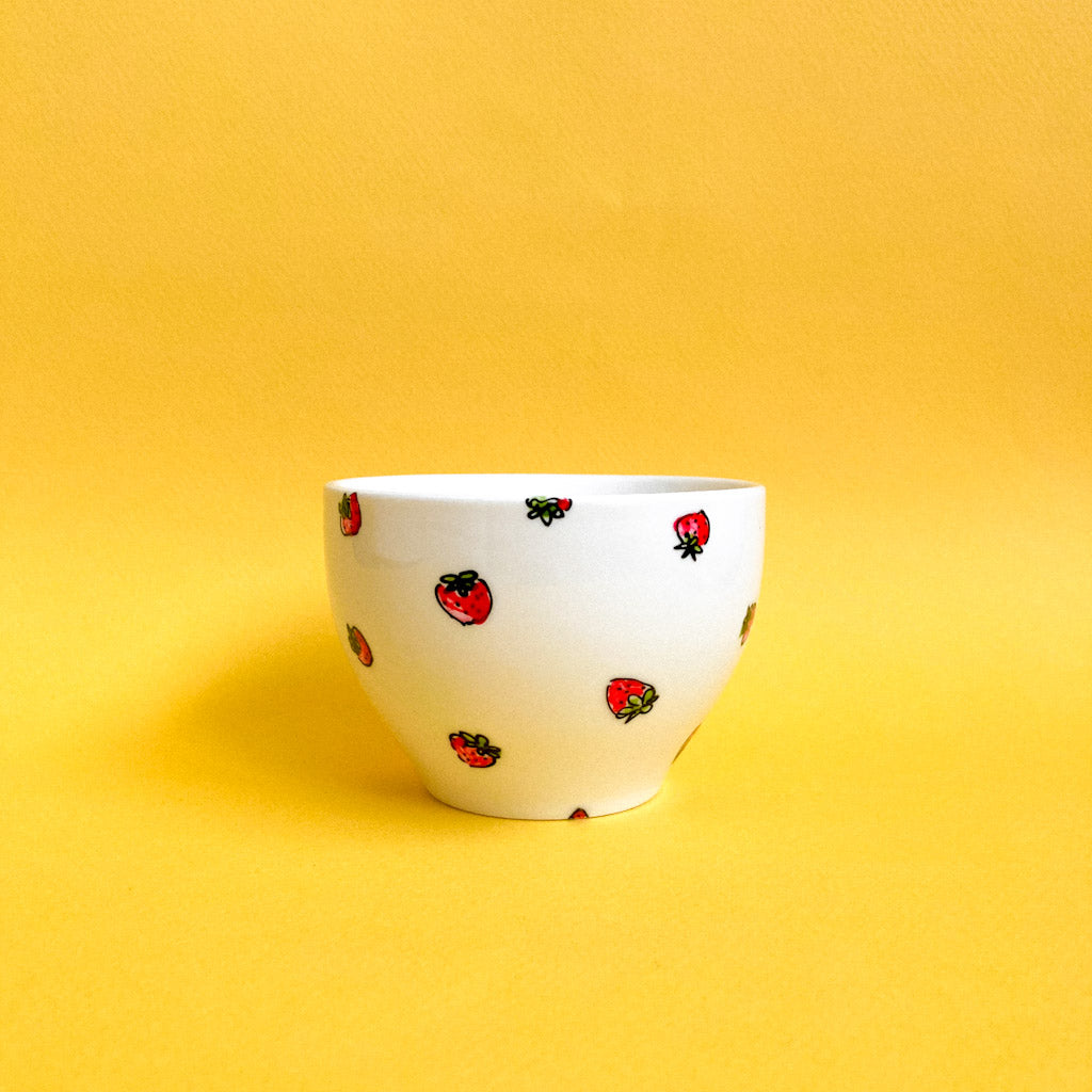 Tasse ou petit bol avec fruits